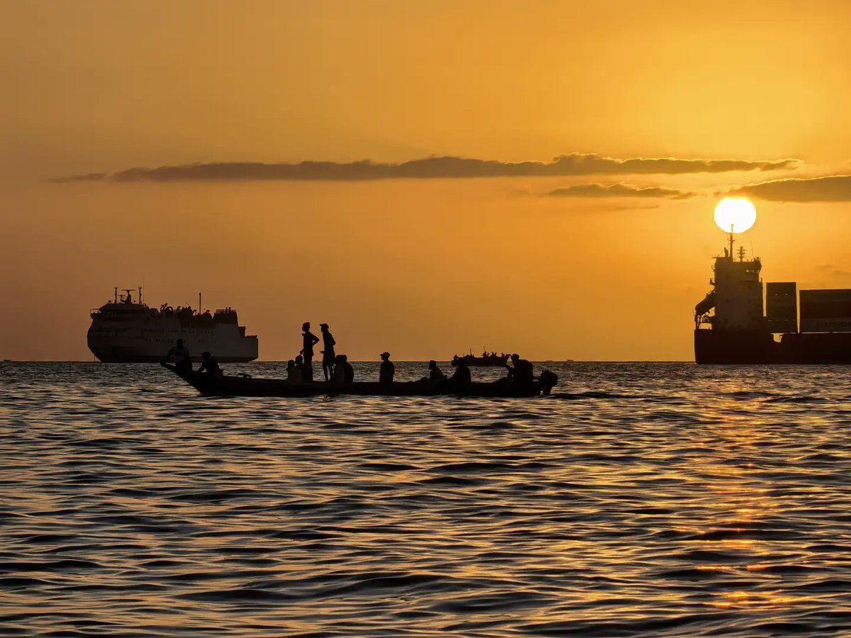 brereto's tweet photo. Sunsets from a sunset cruise in Stone Town. https://t.co/GzfqU0Ulvp