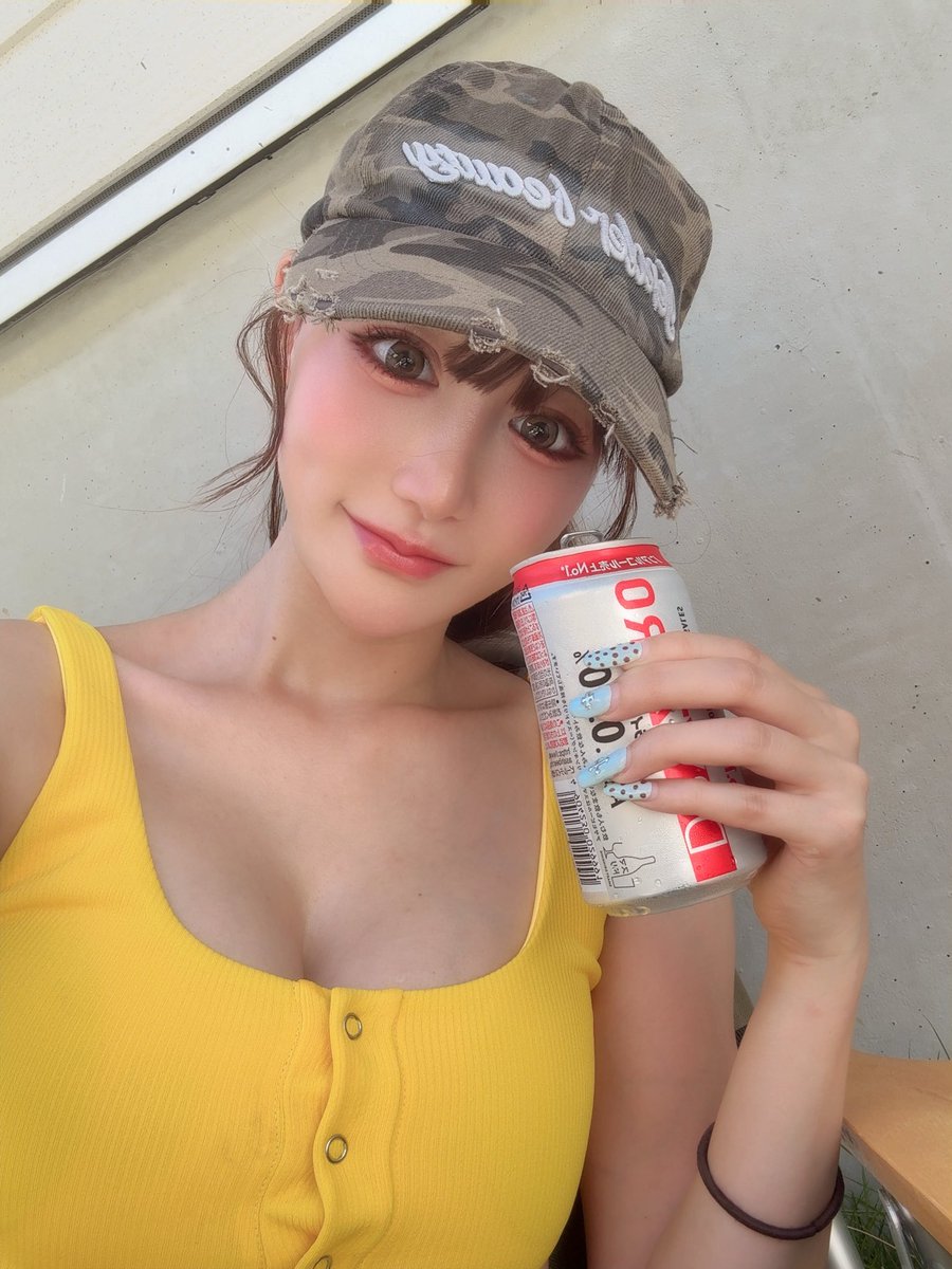 seekenergywada's tweet photo. 今年焼け肌もいいかな〜って人生初レベルで思ってあんまり日焼け止め塗らないで海行ったりしてたけど普通に肌白くないと盛れないってことに気付いただけだった https://t.co/efQagzGzKE