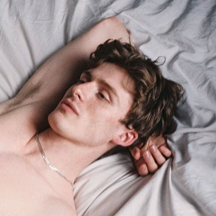 dragnsovereign's tweet photo. ⠀𝒄onheçα-me ——— #mчthıcαlsversıon

⠀nome: remus john lupin
⠀idade: alguns
⠀sexualidade: não faço
⠀espécie: lobisomem
⠀ocupação: baixista e professor substituto
⠀hobbies: comer chocolate, ler, tocar e escrever https://t.co/c9W0SQ7iOr