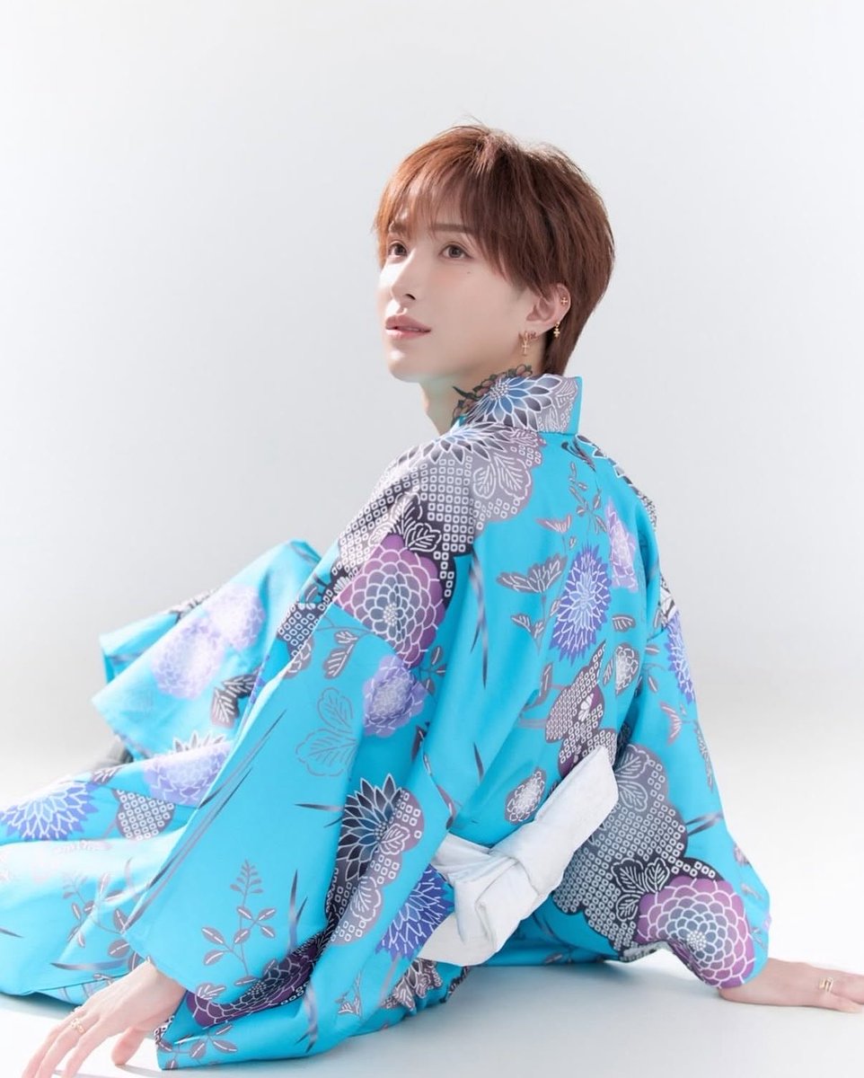 Vn7uP's tweet photo. やばいほんとに似てる https://t.co/ZIt8lmL43k