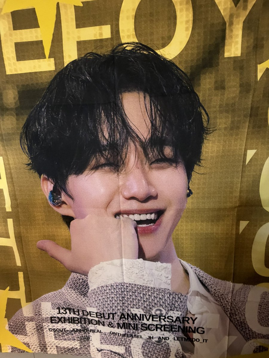 74106223's tweet photo. #THE_FLOW_OF_YELLOW vol.3 
Exhibition in Tokyo 
今年も素敵な写真がたくさん！
#이준호 #LEEJUNHO #ジュノ #李俊昊 https://t.co/JaJTHumRhr