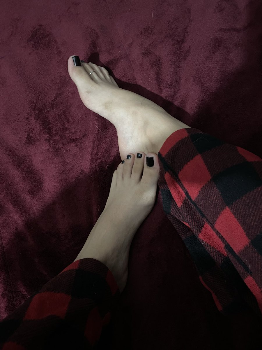 lxlyss__'s tweet photo. que tal se ven hoy? Ocupan unos cuantos besitoss mis pies 😩😽 https://t.co/RDyN3PJ2P0