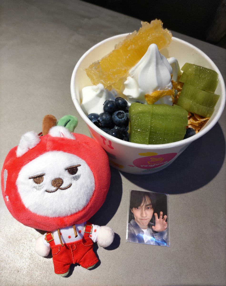 moa_boccori's tweet photo. ヨアジョン~💙
ミニフォトカードのスビンかわいいいいいい
#YOAJUNG #ヨアジョン  
#TOMORROW_X_TOGETHER https://t.co/ijr469x8YD