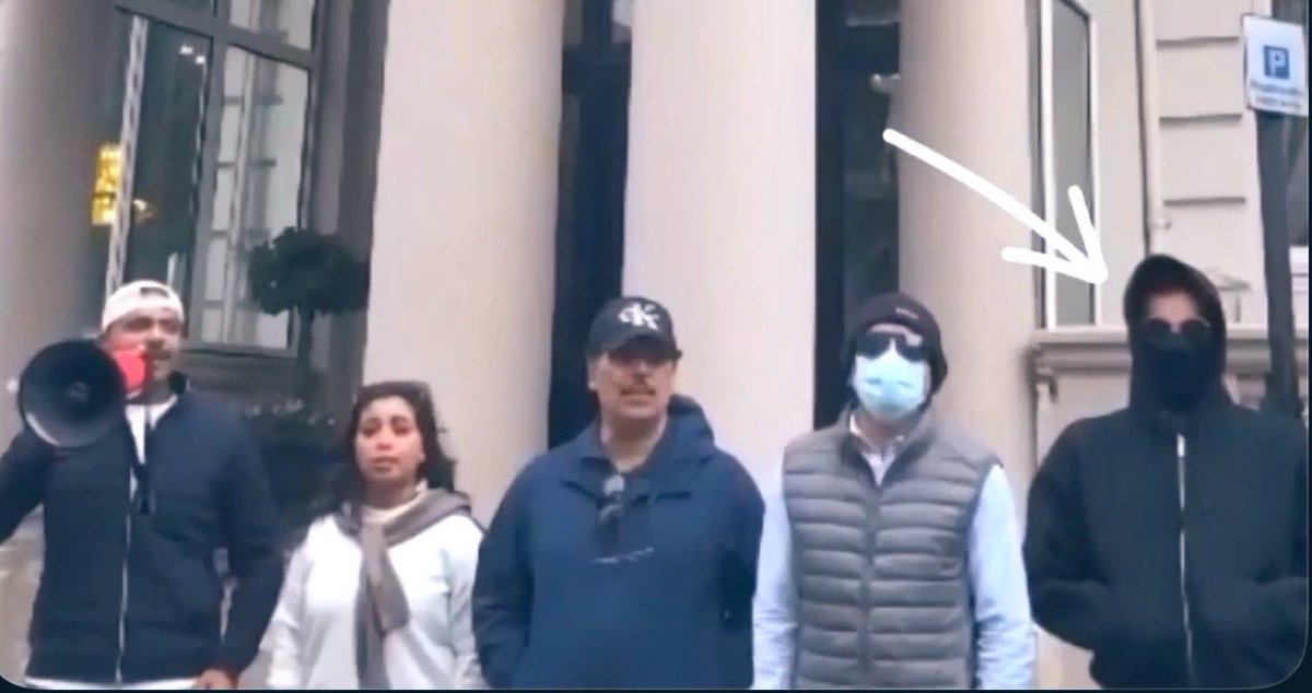 omabullazizhesa's tweet photo. زبالة لندن المشردين ينوا واستخفوا طلعوا من طورهم يصارخون من قمة راسهم ومحد ملتفت عليهم هذي نتيجة بذاءتكم وساخة إلسانكم وتحريضكم خسرتوا كل شى صرتوا مرتزقة فى شوارع الكويت وشعبها ما يتشرفون بكم https://t.co/ht5t7wdtpt