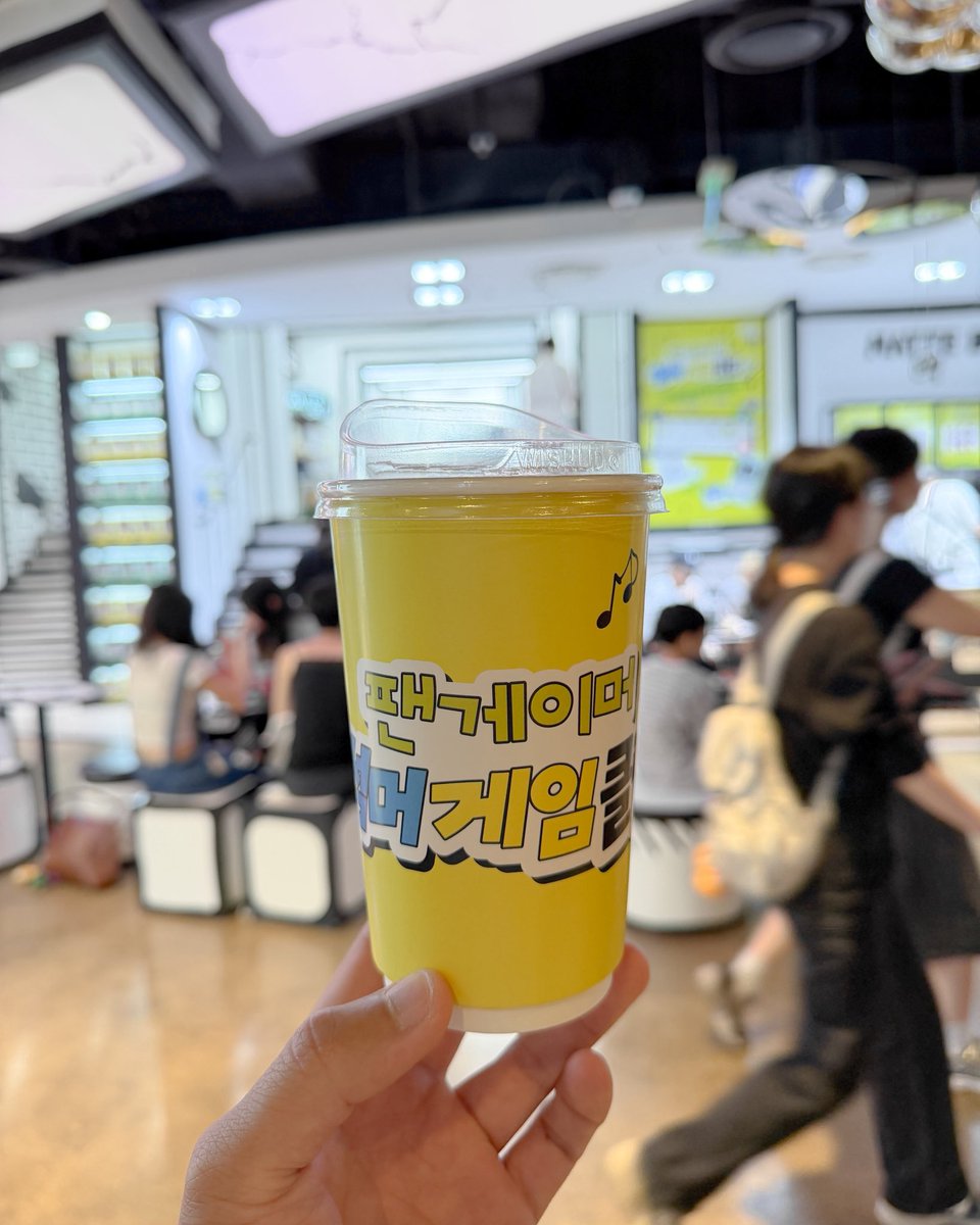 matteblack_kr's tweet photo. 이번 주말, 피날레를 장식합니다 🎮
FANGAMER × MATTE BLACK COFFEE
SUMMER GAME CLUB POP-UP
스페셜 음료와 한정 이중컵,
음료별 코스터까지.
마지막까지 팬게이머와 함께해 주세요.
이번 주말, 많이 찾아주세요 🖤
#FANGAMER #팬게이머 #SUMMERGAMECLUB #MATTEBLACKCOFFEE https://t.co/E0bcSnH3Kd