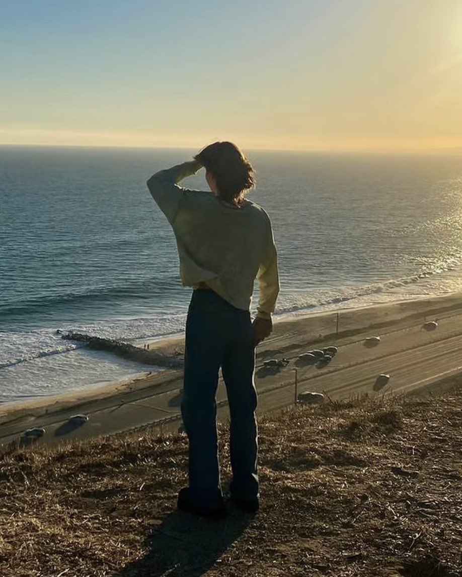 servcuntmin's tweet photo. SO WHEN THE SUN COMES DOWN THE SHIRT COMES OFF;()???????/::. https://t.co/kiAbvEgO5w