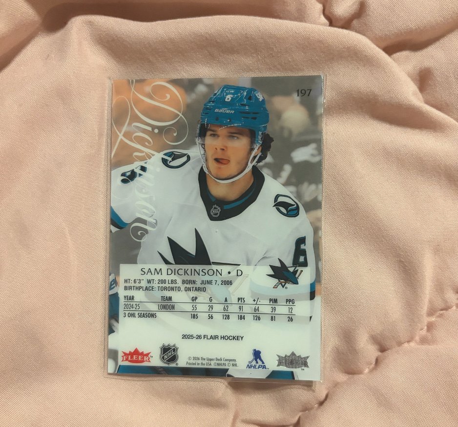 lvrsperseus's tweet photo. YAYAYAYA GIVEAWAY!!!

sam dickinson 25-26 flair base card because i have an extra one :))

to enter please follow me, like, rt, and reply with your favorite shark (current or not) 🦈 🏒

winner will be chosen next saturday, september 12

this is an international giveaway! https://t.co/Bj7FuMNaDh