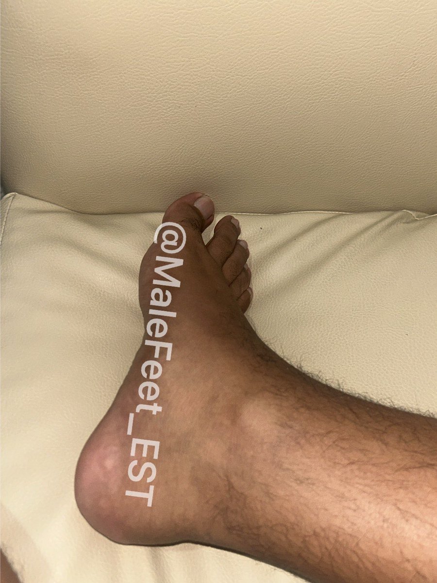 MaleFeet_EST's tweet photo. @longprettyfeet Nice pair bro! Clean arches over here too 🦶🏼🔥 Check my page for DMs. https://t.co/65OBAWRrIS