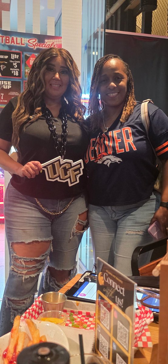Orlando_Rae98's tweet photo. Fun times at the UCF Atlanta Watch Party! RJ Harvey's Aunt was in the house. https://t.co/wPKXKRh2QB