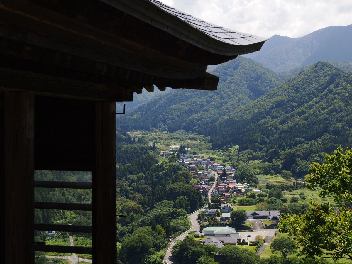 SyMrn7's tweet photo. さくらんぼサイクリングロードの終点は山寺
松尾芭蕉とも縁があるお寺らしく、階段の数は1015段！！
風が気持ちいいわぁ https://t.co/3uGcy0zsQt