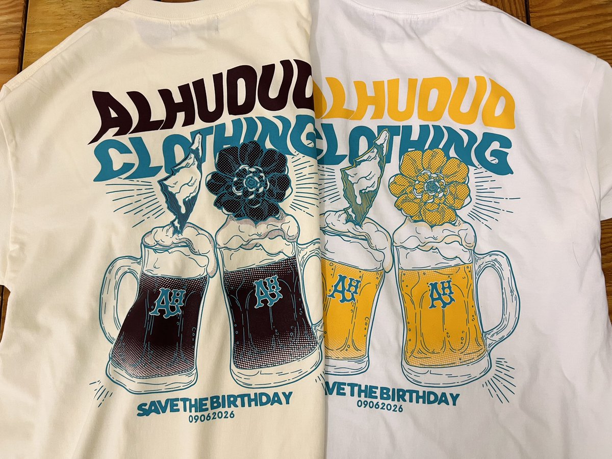 ALHUDUDclothing's tweet photo. [出店情報]

「Save the Birthday 2026」
@SavetheBirthday 
2026.9.6(日)
滋賀県彦根市荒神山公園特設ステージ
AL HUDUD出店します！！

コラボTEE可愛く出来た！！
LAGER BEERで乾杯する？🍺
BLACK BEERで乾杯する？🍺
お待ちしております！！！

#ALHUDUD
#セブザバ

https://t.co/8JqFRWaxxp https://t.co/7xvOR5aa0e