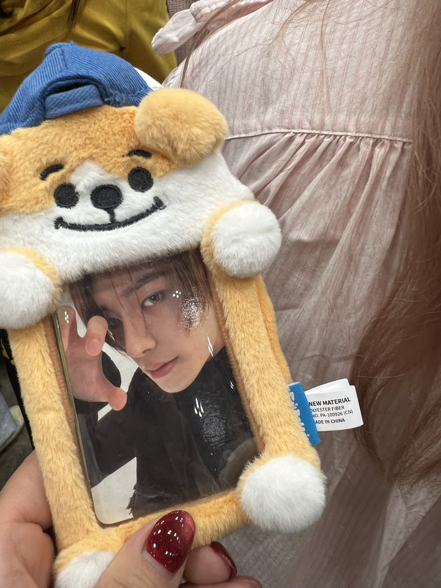 risape_engene's tweet photo. のんびりしてたら、整番に間に合わないという失態ww
30番くらい後ろになっちゃったけど
ぎりぎり滑り込みー
出る時寒かったのに、晴れて来て汗だく💦

#enhypen
#THESINBLISS 
#ミーグリ
#ENHYPEN_JAKE https://t.co/YHE39SknXm