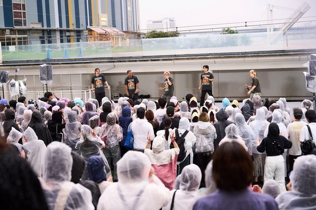 exnews24's tweet photo. 【記事】MA55IVE #THERAMPAGE ツアー開幕前日に雨模様の豊洲でリリパ！ 5人の新たな出発にファンらが拳でエール

https://t.co/KaOZkzYI68 https://t.co/kCY2gkuGmB