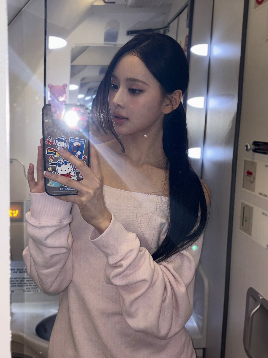 myjeemin_'s tweet photo. 몬치치 히퍼 산 거 귀엽다고 여러 번 보여주는 거 귀여움 https://t.co/Lbr1yDOWBw