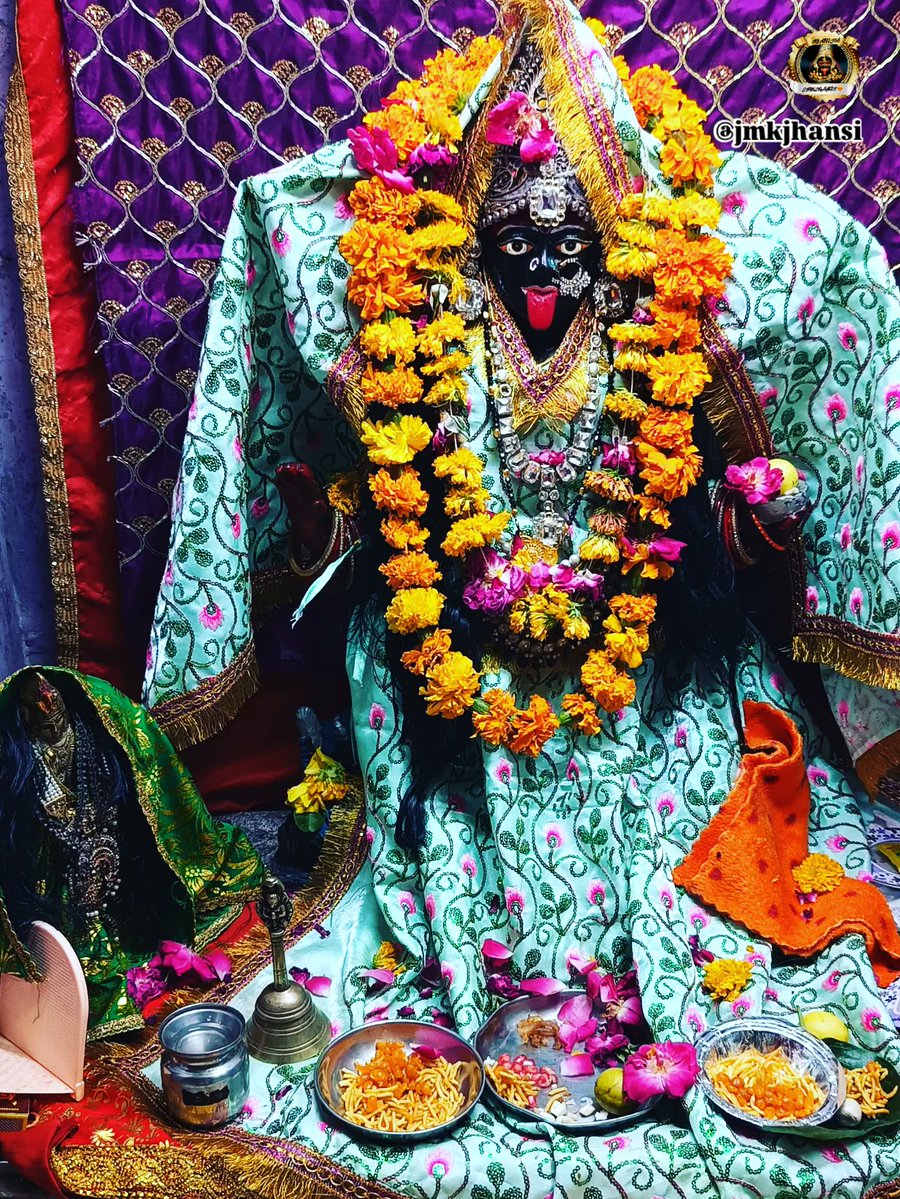 acelya978952's tweet photo. आषाढ़ गुप्त नवरात्रि की सप्तमी पर महामाई धूमावती महाविद्या की आराधना होती है। वे शून्यता, संघर्ष, वैराग्य और अधूरी इच्छाओं की प्रतीक हैं। उनका वाहन काला कौआ माना जाता है। मंत्र: धूम धूम धूमावती स्वाहा। https://t.co/nb1veJ7s6C