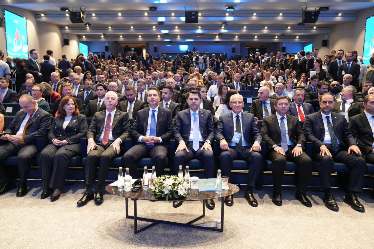 AzerbaijanMFA's tweet photo. Azərbaycan nümayəndə heyətinin COP31 sədrliyi çərçivəsində “İstanbul İqlim Maliyyəsi Sammiti”ndə iştirakına dair mətbuat məlumatı

⬇️⬇️⬇️

https://t.co/Yr6UD2Adwf https://t.co/tiEqPvVWZ1