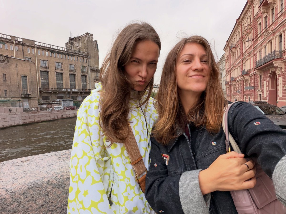 Bestfriends090's tweet photo. Но главное — целых три недели рядом были друзья. https://t.co/iDEcloF9Jx