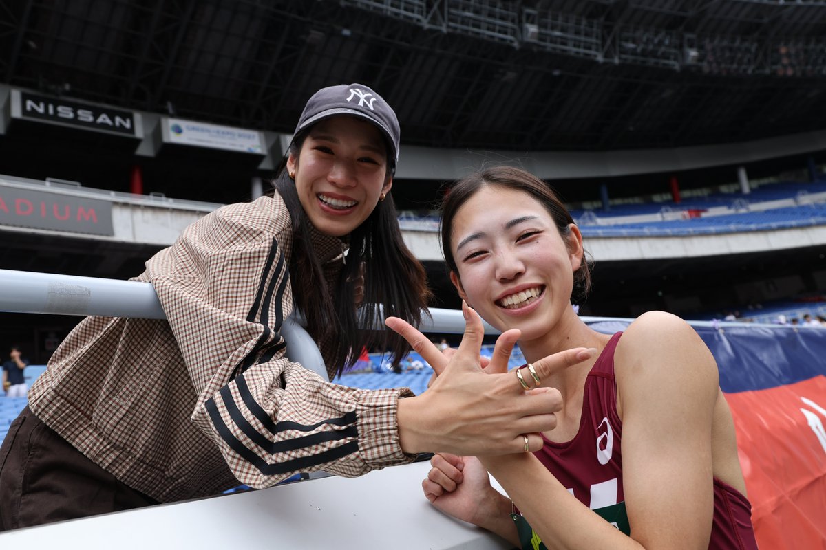 Getsuriku's tweet photo. #日本インカレ
女子走高跳 

🥇矢野夏希（早大）1m84
🥈前西咲良（筑波大）1m78
🥉江角菜子（福岡大）1m75

昨年2位の矢野が優勝！
1m83の早大記録（仲野春花／2017）を更新！

2ショット写真は優勝した矢野と仲野春花さん📷💐 https://t.co/2f1xoFsmLJ