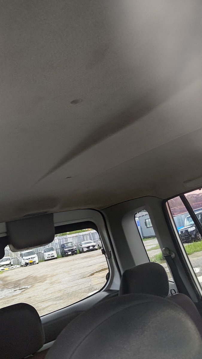 7PB5fKh46Dx5hqZ's tweet photo. 部品取りした後のトッポ！
86000km
検査なし

適当に内装組み立てました(たくさんビスが余ってる)
たまにキーが抜けないですが、抜き方はあります(組み立てミスった)

ヤニ車の内装になりました。
オイル漏れあり
リザーバータンク割れ

現状8万円にて
#車売ります
#車買います https://t.co/HIK3nqsOoL