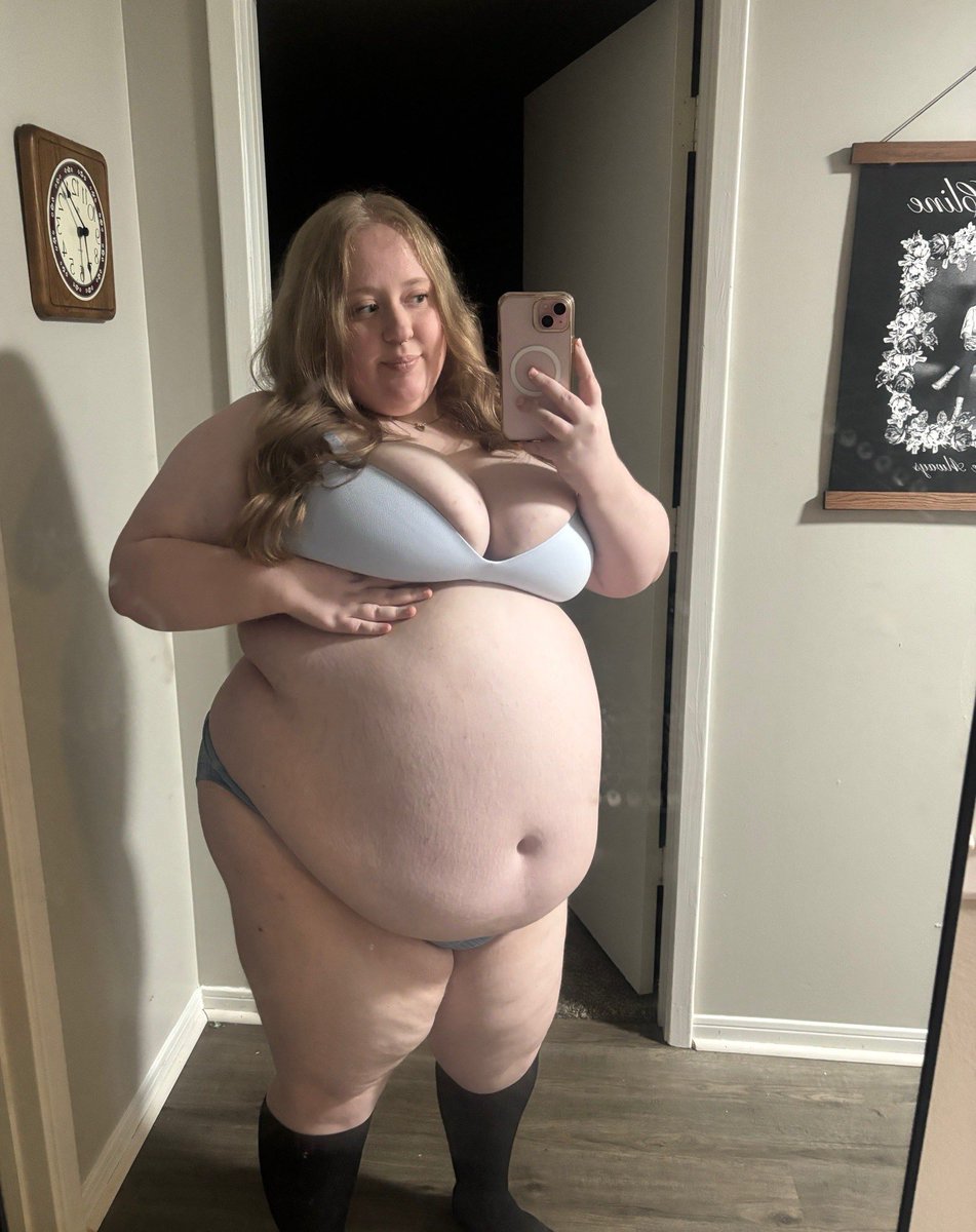 livestockprincs's tweet photo. fat girl friday babyyy https://t.co/K6EXfebpkM