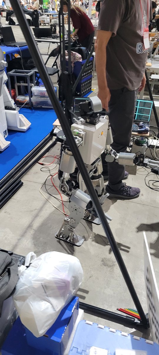 RoboSafs01075's tweet photo. #MFTokyo2026
しまけんさんのロボット
操縦システムも完成度高くてすごい！ https://t.co/wAECPwxJEI