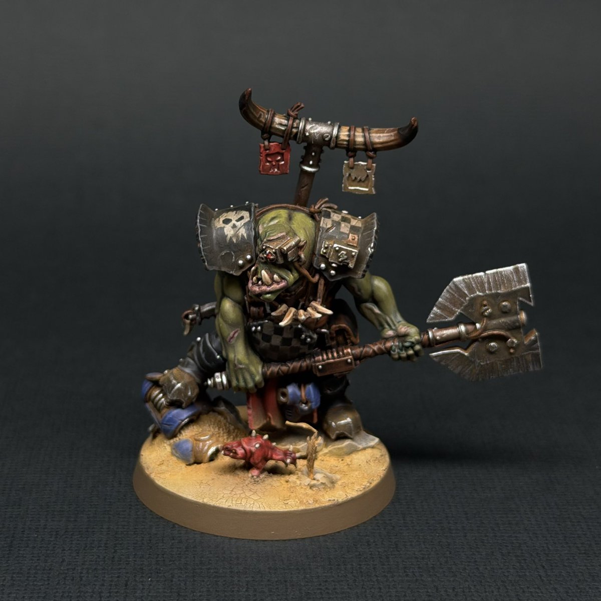 ValiusForta's tweet photo. Boss Nob finished! The pigments at the end really elevated the look and I’m happy with the dusty vibe. https://t.co/Ekft3T3Abj