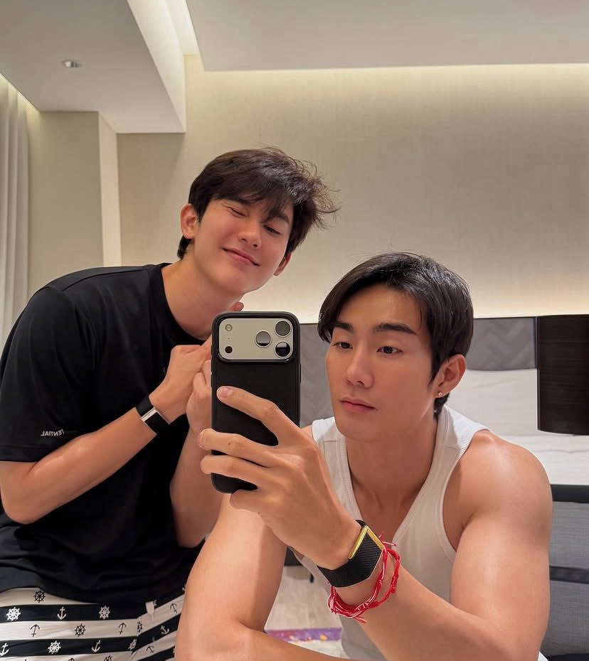 Manfah__'s tweet photo. นานๆทีได้ใช้เวลาอยู่ด้วยกันอะเนาะ นึกถึงที่บุ๊คเคยพูดเลยว่าอยากนั่งกินอาฟเตอร์นูนทีดูวิวกับฟอส 

คันหัวๆๆๆๆ อยากเป็นลิง สิงคโปร์หวานมาก

FORCEBOOK MAFOX FANDAY SG
#ForceBookTomafoxXFanday32SG
#ฟอสบุ๊ค #TOMAFOX https://t.co/D5aImCjQ1b
