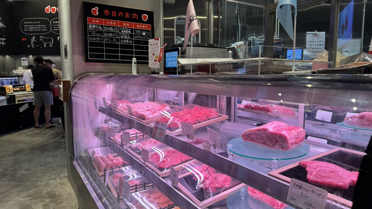 oimachi_toriko's tweet photo. 大井町で、こんなにワクワクする手ぶらBBQができるの知ってました？🥩✨

お肉屋さんで好きな部位を量り売りで買って、そのままお隣のスペースで焼肉が楽しすぎる…！

芝生横の開放的なテラスで、愛犬と一緒にお外ご飯できるのも最高🐶🤍

📍ぴちぴちミートファーム｜大井町トラックス

みんなでワイワイたのしかった♡
涼しいうちにまた行きたい…！

#大井町トラックス #大井町