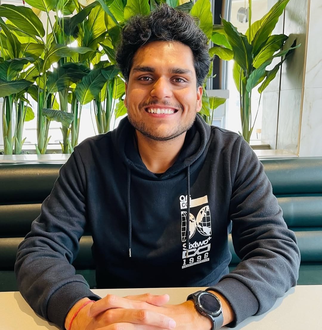 palkrashish's tweet photo. Happy Teacher’s Day! 👨‍🏫

A big thank you to the teacher who introduced me to Web Development. Your guidance and support helped turn my interest into a career.

Thank you, Sir! 🙏 @akshaymarch7
@Hiteshdotcom @namastedev_
#JS  #HappyTeachersDay https://t.co/GQwGqt0rbv
