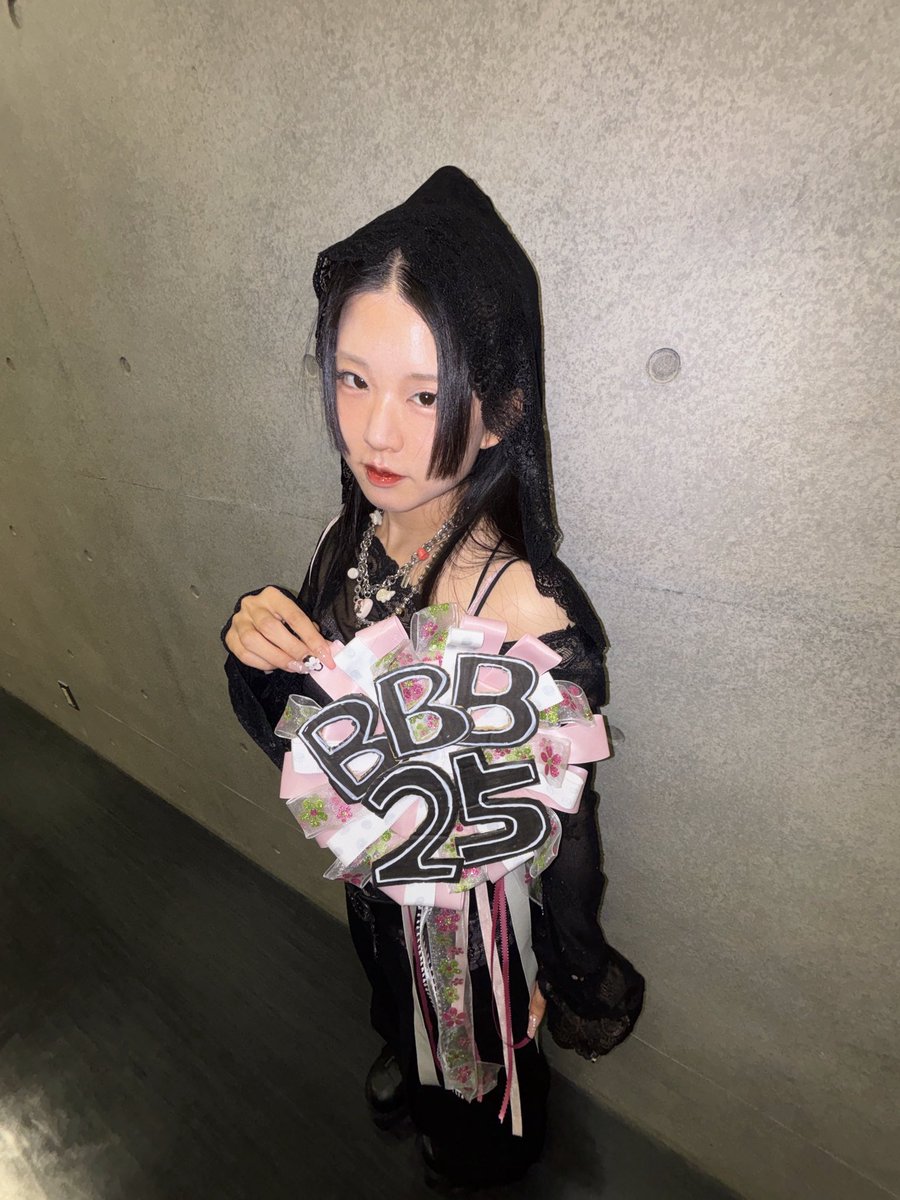 valknee's tweet photo. Base Ball Bear 25周年
おめでとうございました‼️
影響源の先輩方と出演できて幸せでした
これからもベボベと共に・・・

衣装は人間祝い花🌸 https://t.co/GWDKXyQmGI