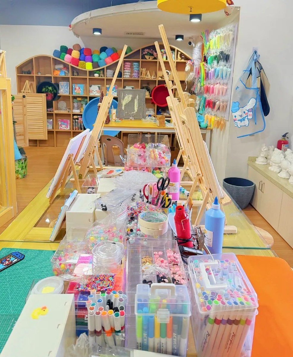 GinsuanmangK's tweet photo. Immerse in a 20-min tactile art workshop—feel hand-painted linen, craft mini sketch cards, and take home a unique piece. No prior experience needed, just curiosity! https://t.co/iN2odKa9yc