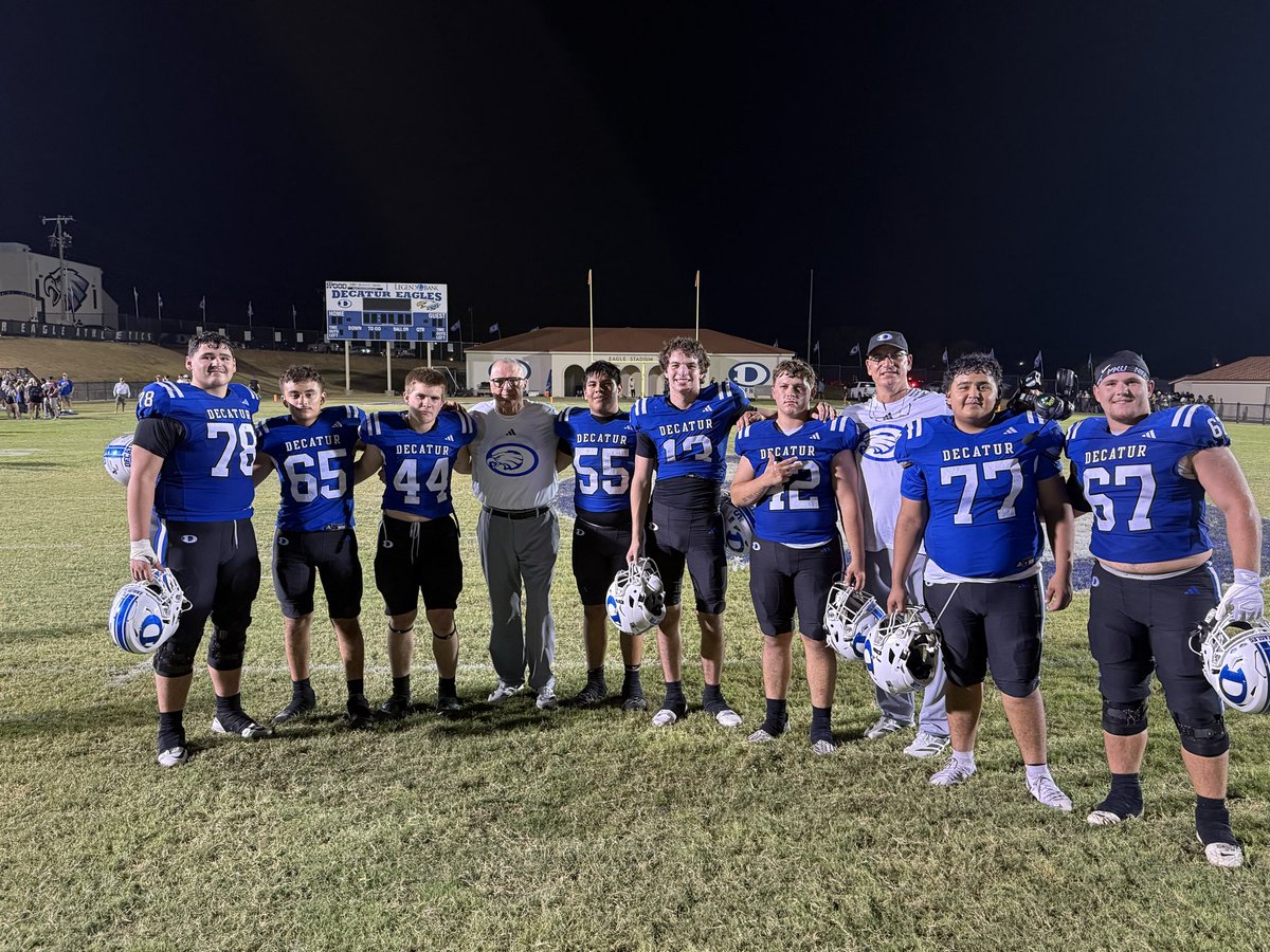 JEReeves1's tweet photo. Great “1st Home Victory” vs. Denison,         44 - 40;  2 &amp; 0. 
#STAYSTRONG
#SHOWUP
#DOURJOB
#TCB 
#WTB
#BOB
@SportsRehab&amp;PT-Decatur
@ChisholmTrailApartments
@RushTowing&amp;Recover - Boyd https://t.co/Y7EPdtJm4e