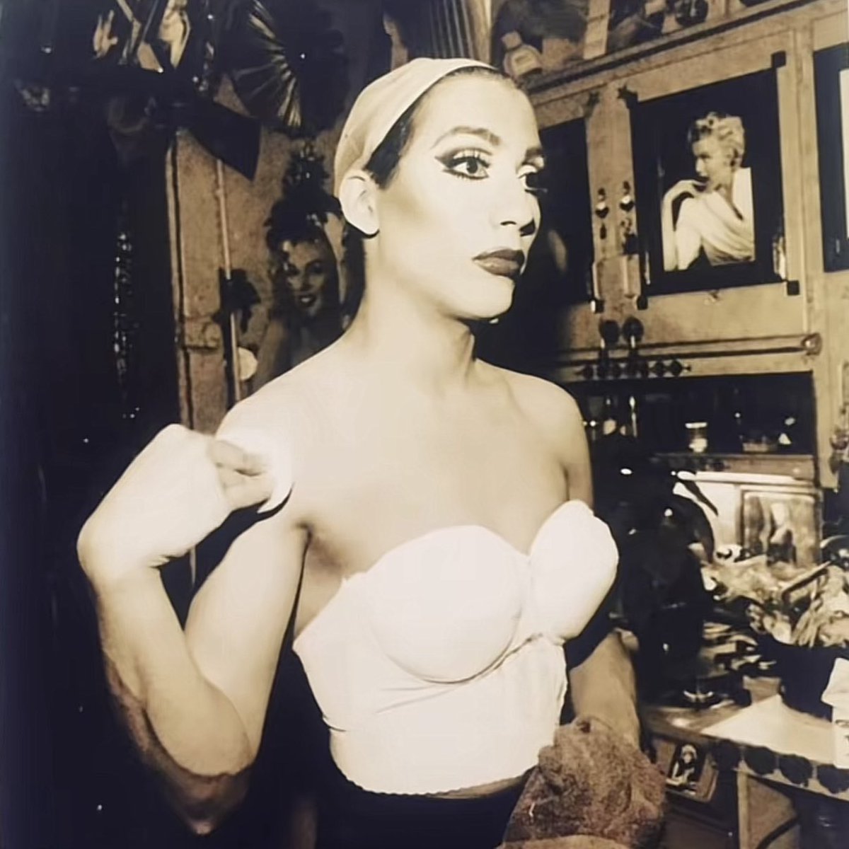gixndr's tweet photo. the gag is that bianca was always capable of looking this puss, she just chose the clown route https://t.co/lWyRPEJyBf