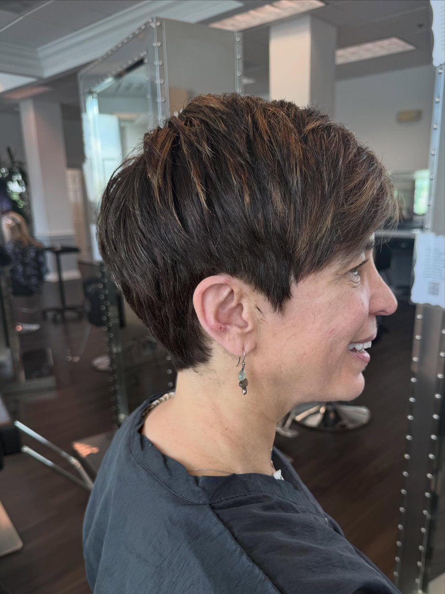 fariikung's tweet photo. Chic short cut with dimensional color and highlights by Jessica. https://t.co/4J5q23P8FS
