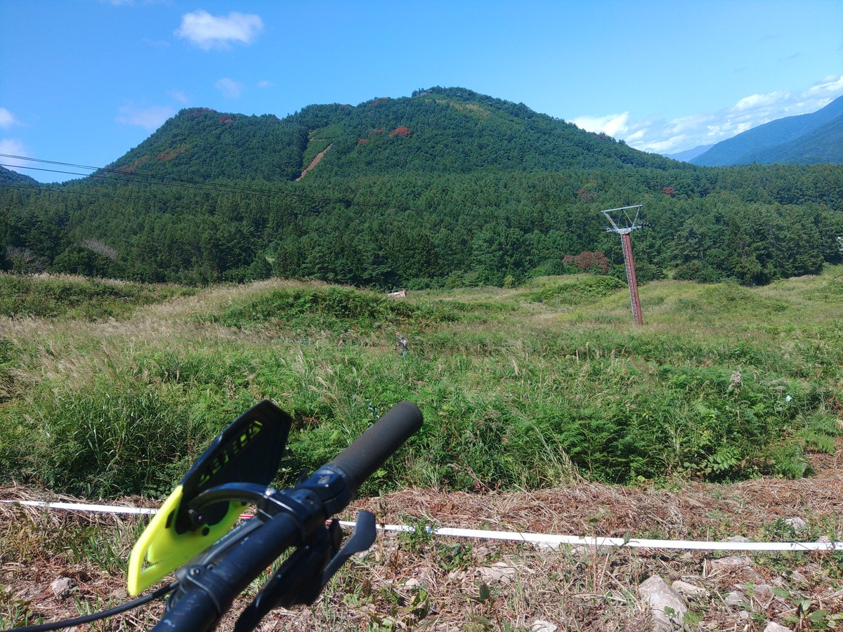 IHScnrOAAL4LUxk's tweet photo. 高い高い高井富士ですw
今回は練習走行は止めといてじっくり下見です。
ケンジ監督プロデュースのコース、なかなかテクニカルで楽しそうなコースです😏
#JNCCビッグバード高井富士
#MCJapan
#FANTIC
#モータリスト https://t.co/iRlaae8QKU