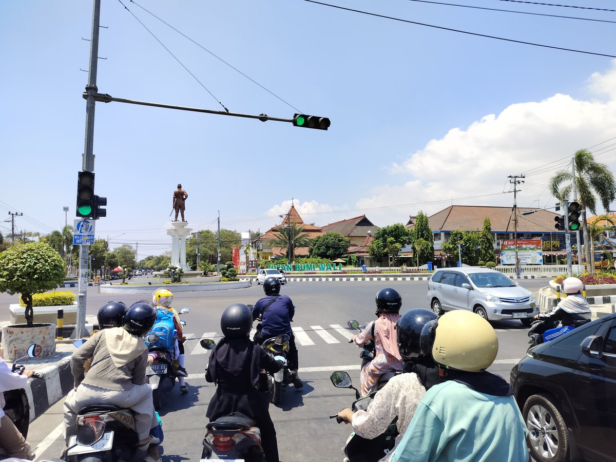 udinwidarso's tweet photo. Refreshing kali ini aku motoran sampai ke Tuban. Sampai Tuban nyari makan dulu. Pas waktunya makan siang. https://t.co/5zfVwD4PNl