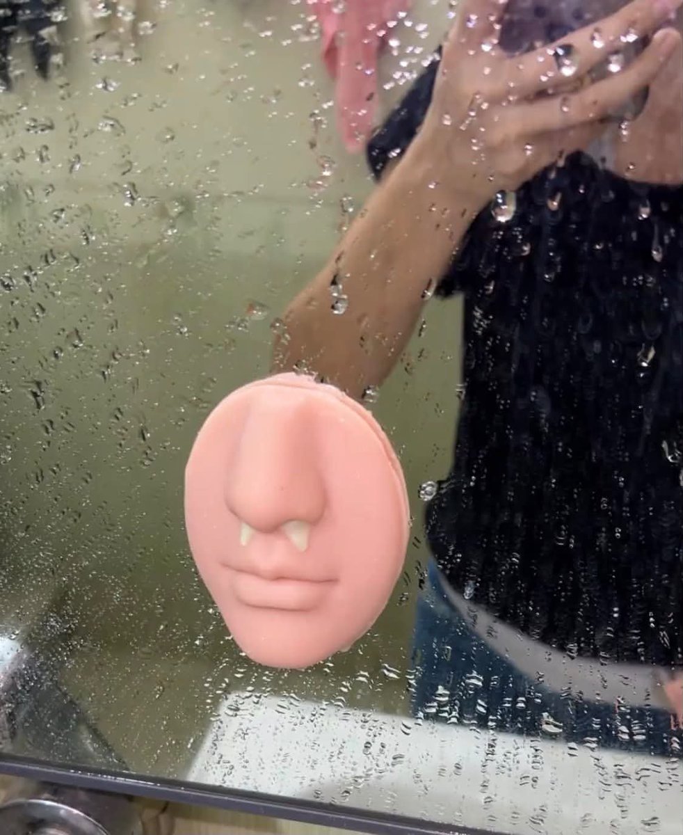 chocobubub's tweet photo. Kalau nemu tempat sabun gini, kayanya udah ga mood cuci tangan deh🤧 https://t.co/nmojRmkeno