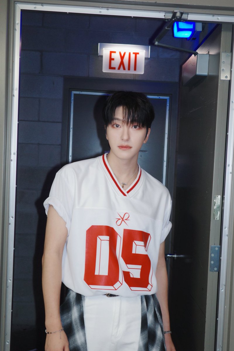 OmegaX_members's tweet photo. [#OX]

포애기의 5주년을 축하합니다!!!!❤️❤️❤️
프롬 와 놀자!!!!!!!🥹❤️

#OMEGA_X #오메가엑스
#세빈 #SEBIN https://t.co/CzpKIMnKEE