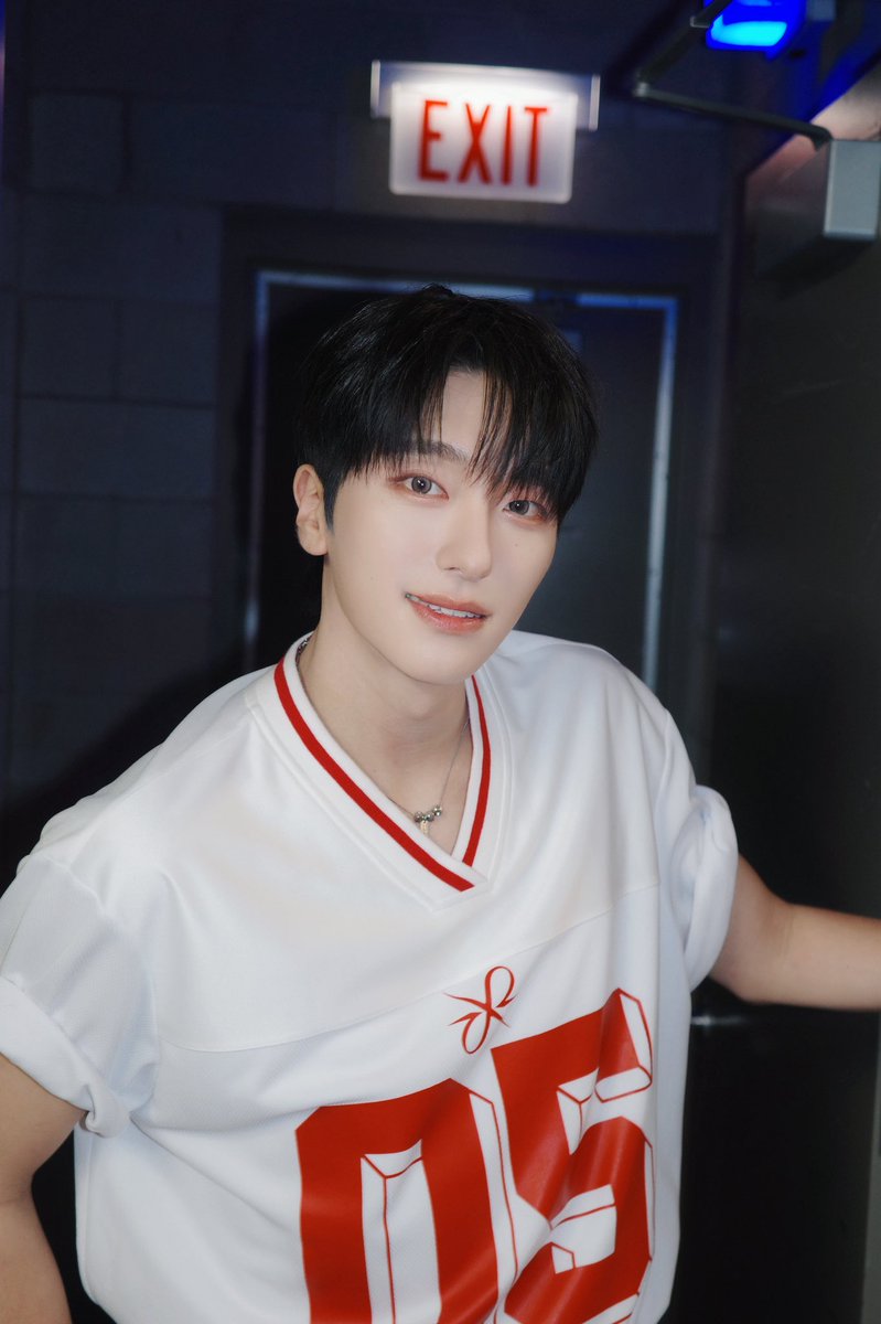 OmegaX_members's tweet photo. [#OX]

포애기의 5주년을 축하합니다!!!!❤️❤️❤️
프롬 와 놀자!!!!!!!🥹❤️

#OMEGA_X #오메가엑스
#세빈 #SEBIN https://t.co/CzpKIMnKEE