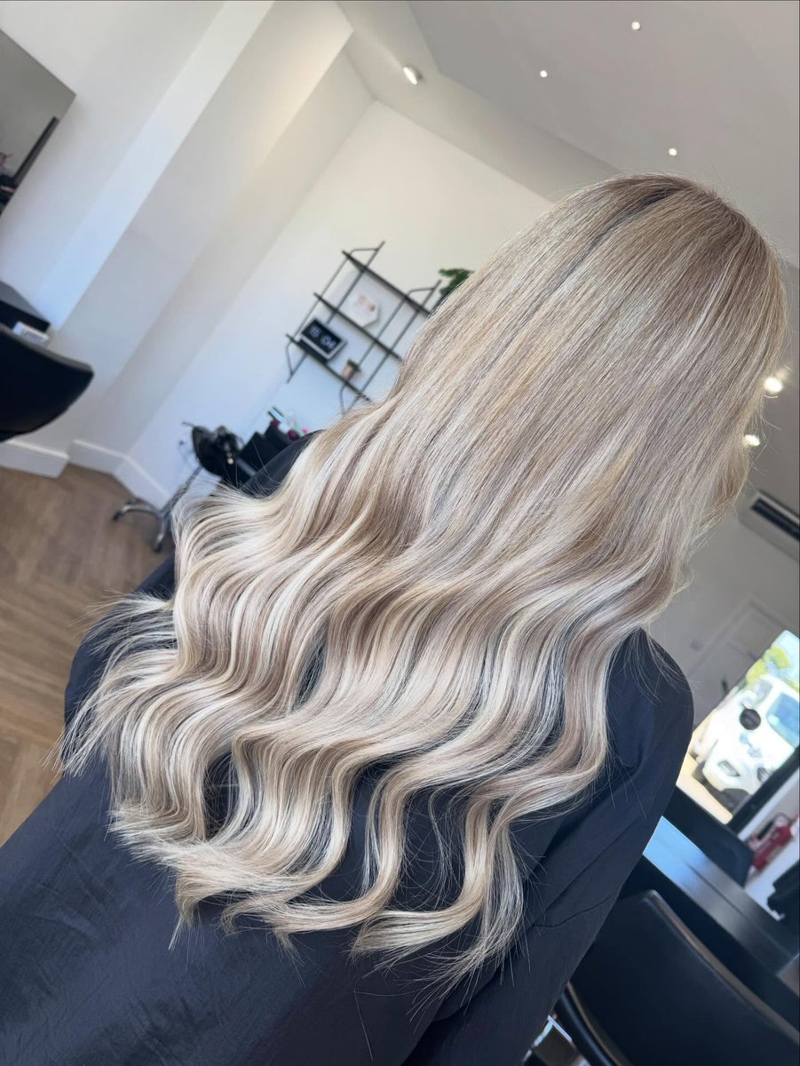 skarma612's tweet photo. From warm brown and blonde to a seamless bronde transformation. Colour appointments require a 48-hour patch test and consultation. Deposits secure all bookings. https://t.co/vMxp64pTQP
