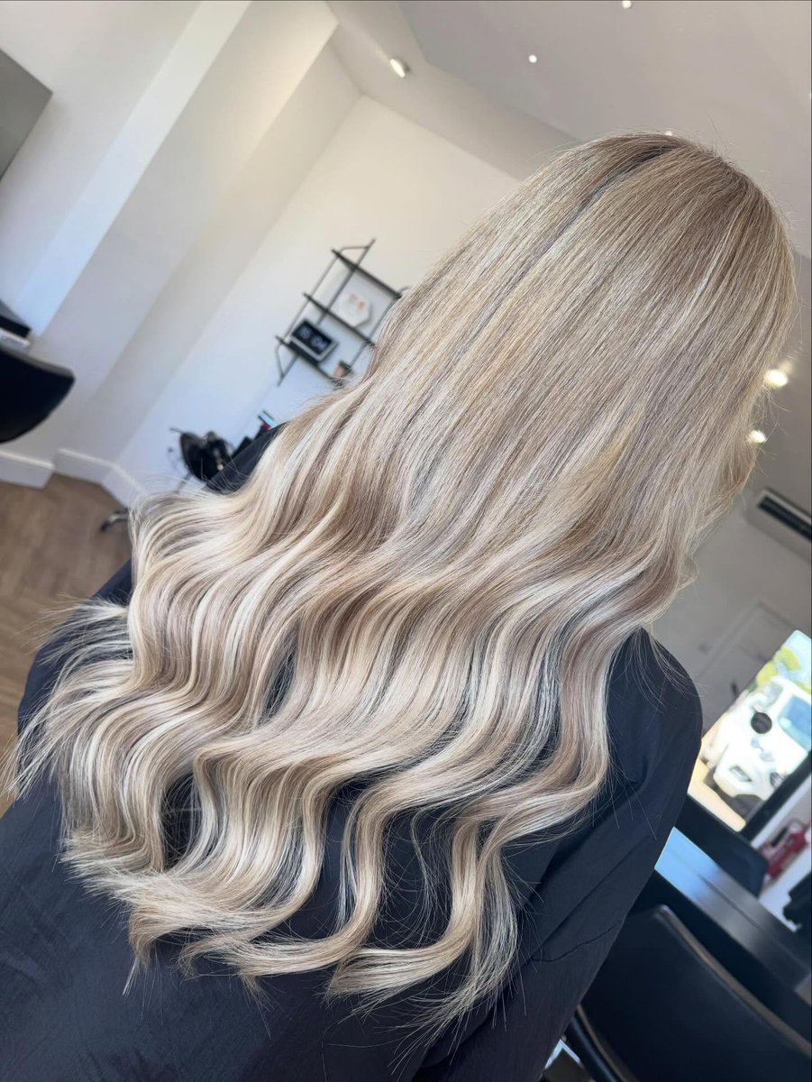 skarma612's tweet photo. From warm brown and blonde to a seamless bronde transformation. Colour appointments require a 48-hour patch test and consultation. Deposits secure all bookings. https://t.co/vMxp64pTQP