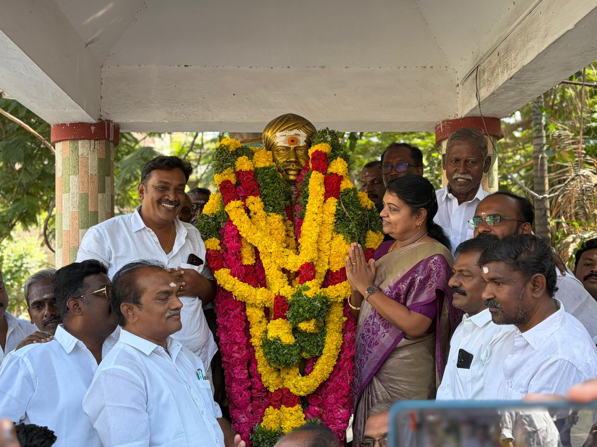 geethajeevandmk's tweet photo. தேச விடுதலைக்காகவும், தமிழர் உரிமைக்காகவும் தன் வாழ்வையே அர்ப்பணித்த கப்பலோட்டிய தமிழன் வ.உ.சிதம்பரனார் அவர்களின் பிறந்தநாளை முன்னிட்டு அவரது திருஉருவ சிலைக்கு மாலை அணிவித்து மரியாதை செலுத்திய போது...!

#DMK https://t.co/zZnpc28SdU