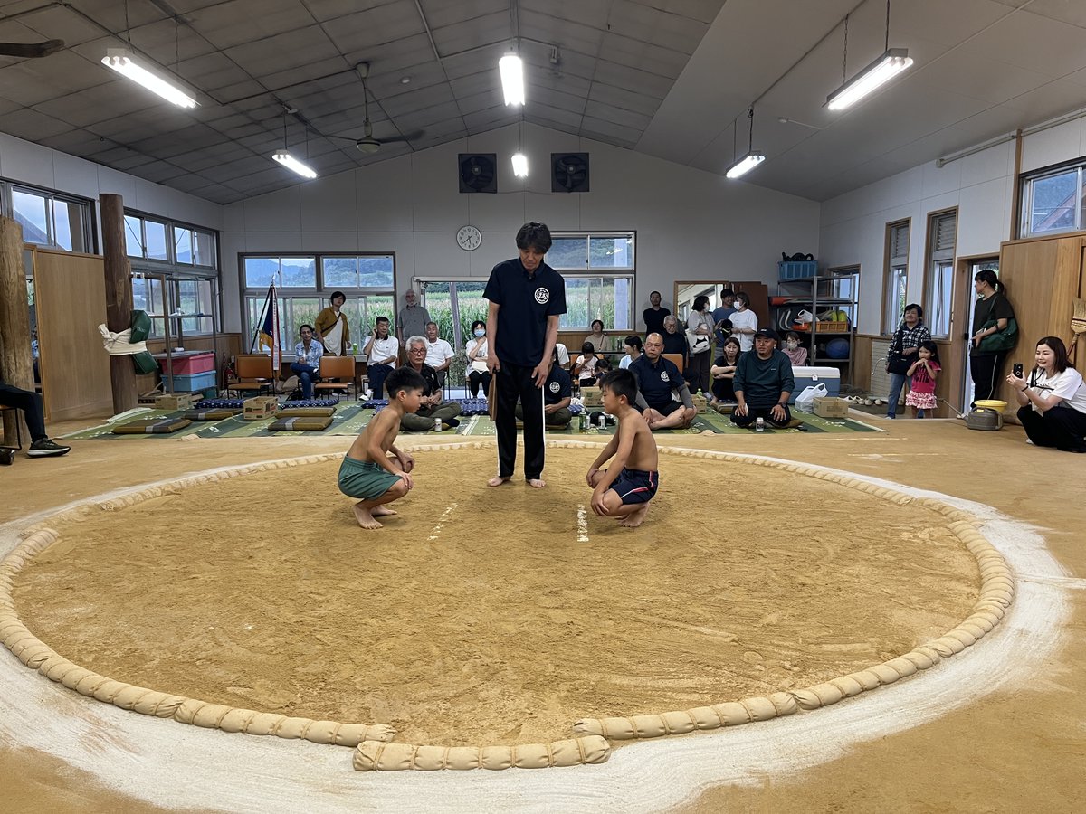 OtoiLegacy's tweet photo. 今年もやります！薬師奉納相撲🔥

子どもから大人まで、土俵で真剣勝負！
地域に受け継がれてきた奉納相撲をぜひ間近で。
📅9月26日（土）午後5時〜
📍野村中学校 土俵場

ぜひお越しください！
#薬師奉納相撲 #相撲 #野村町 #西予市 https://t.co/Zrk1ERc7qi