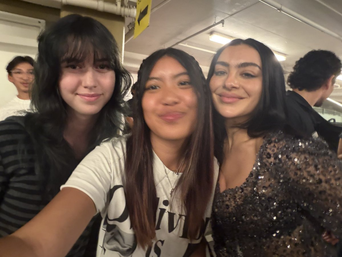 olipixen_'s tweet photo. CHARLI XCX REMEMBERS WHO I AM U GUYS https://t.co/UVVP5slynV