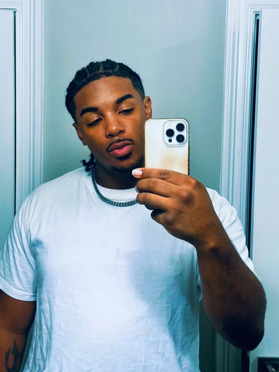 Jxdeci's tweet photo. What’s good https://t.co/geNAWQuuth