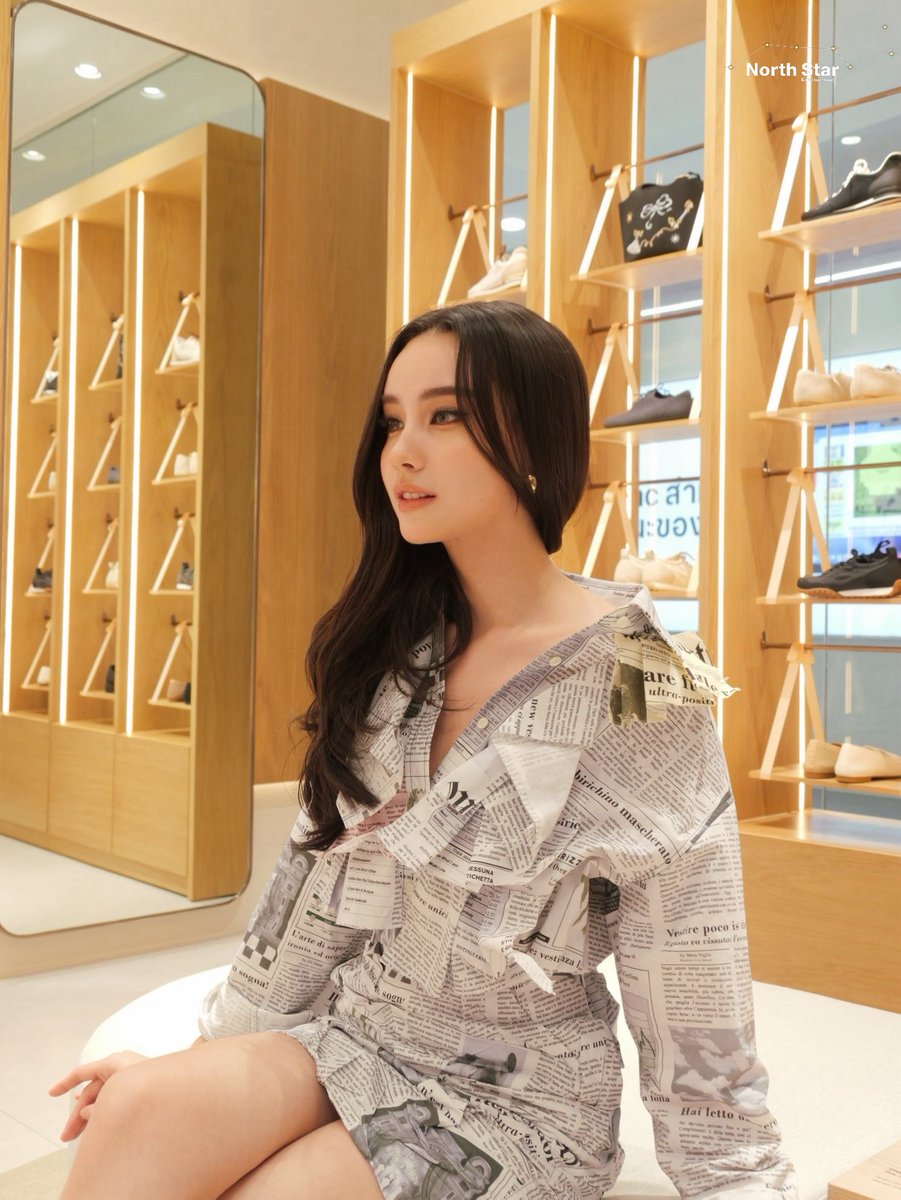LunarSecret__'s tweet photo. ขอขอบคุณ VIVAIA ที่ให้เกียรติเชิญเจน่าร่วมงาน VIVAIA EMQ Store Opening ในครั้งนี้นะคะ 👠✨
ขอบคุณสำหรับการต้อนรับและการดูแล��จน่าเป็นอย่างดี รวมถึงโอกาสดี ๆ ที่ได้ร่วมเป็นส่วนหนึ่งของวันพิเศษในการเปิดร้านครั้งนี้ค่ะ

ที่สำคัญ ขอบคุณอัลกี้ทุกคนที่มาหาเจน่าและส่งต่อความรักให้กันถึงหน้างานนะคะ 🥹🤍

Thank you for always being there for Jena. 

JAYNA AT VIVAIA EMQ OPENING
#JAYNAxVIVAIAEmquatier
#NorthStarEntertainment
#aangelinaass