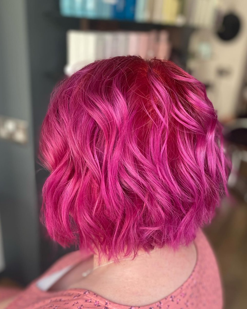 veloses11's tweet photo. Pretty in pink. Senior Stylist Laura refreshed the colour with Diarichesse and Pulp Riot for a stunning pink finish. Director Adriana shattered the layers to add texture and movement. https://t.co/8nvEHEl5Y0