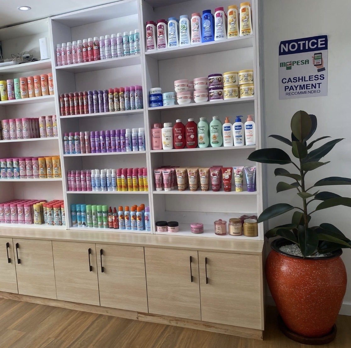Tutu_lips_'s tweet photo. Are you opening a shop and wondering how to display your products?
 We has you covered.
We design modern, functional display units that make your products stand out and your space look professional.
📞 Contact us  today https://t.co/AhJcjpbENU