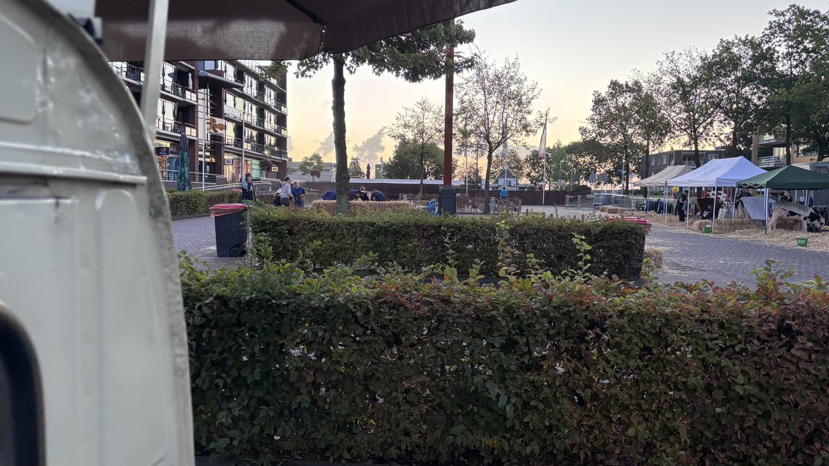 movingcoffee_nl's tweet photo. We zijn er alweer vroeg bij vandaag op de Pinkendag in Zeewolde.

#koffieoplokatie #koffieoplocatie #koffiebar #barista #baristaopevent #koffiekar #koffiebarhuren #koffietruck #koffieopevent https://t.co/Vr3mZ9nmZA