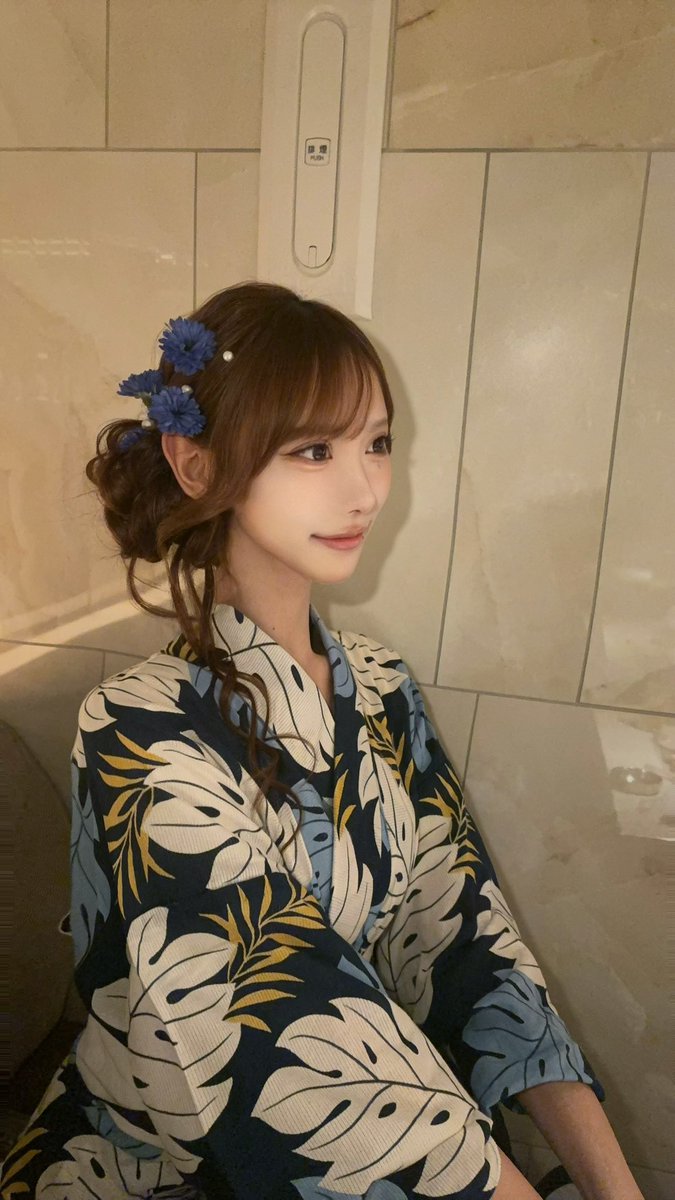 63nyatan's tweet photo. 髪飾り紛失、急遽百均の造花切ってﾌﾞｯ刺すﾍｱﾒ驚かせの力技で大将。 https://t.co/qKnXs04UI8